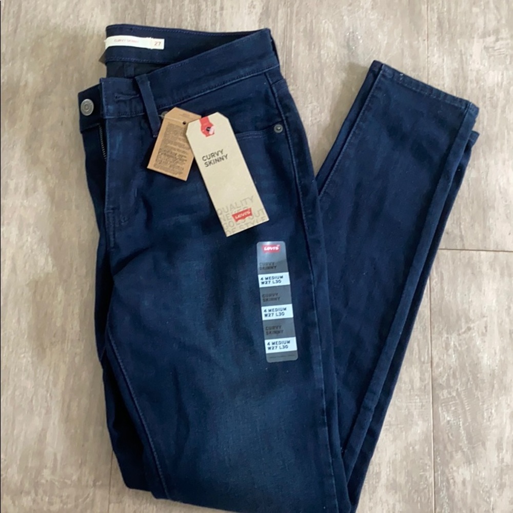 NWT Levi’s Women Curvy Skinny Size 4 Jeans